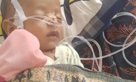 Yayasan Mitra Sosial Peduli Kemanusiaan Papua Salurkan Bantuan Sedekah bagi Bayi Pasien Rujukan ke Surabaya