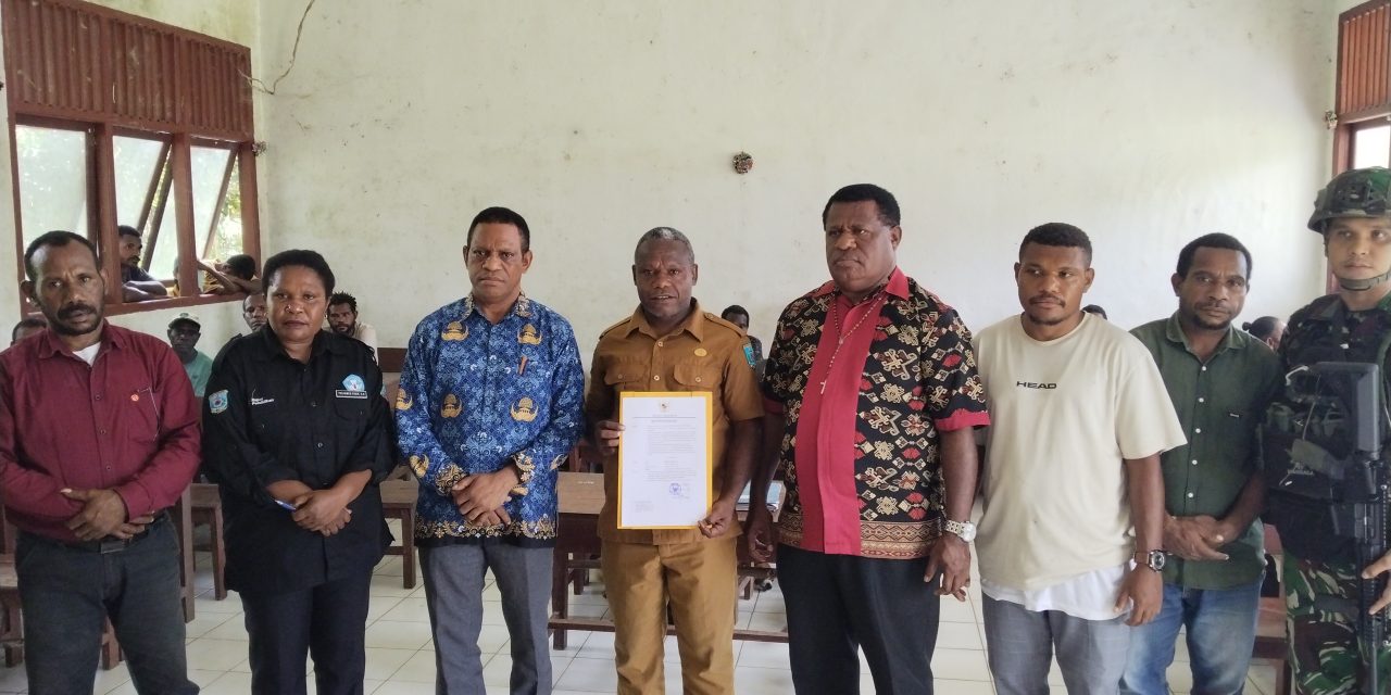 Pemkab Maybrat Tunjuk Moses Sowe sebagai PLT Kepala Sekolah SD YPK Ebenhezer Fuog