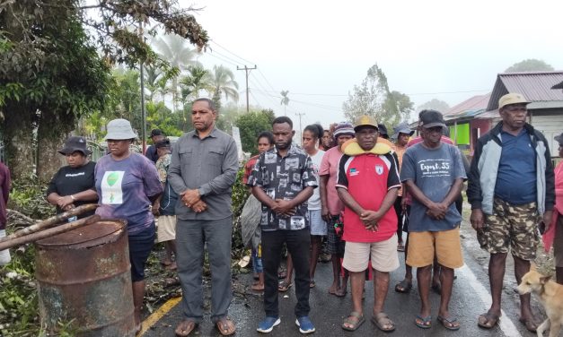 Palang Jalan di Fategomi Resmi Dibuka, Marten Iek Sampaikan Aspirasi Masyarakat kepada Pemerintah Kabupaten Maybrat