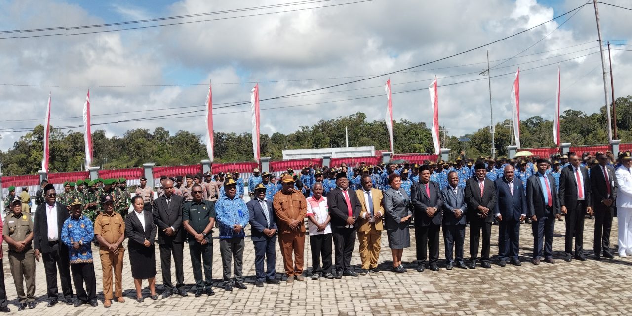 Wabup Maybrat Fernando Salossa Pimpin Upacara Peringatan Hari Otonomi Daerah ke-30 Tahun