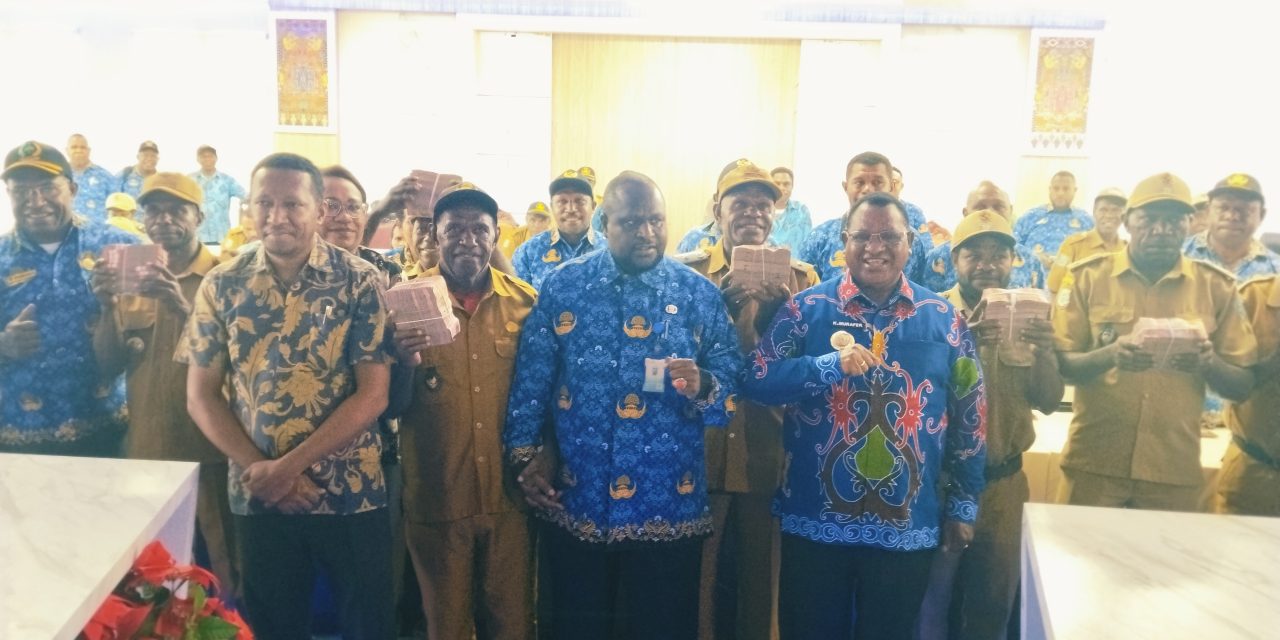 Bupati Maybrat Serahkan Dana ADK Triwulan I Tahun 2026 Sebesar Rp10,46 Miliar