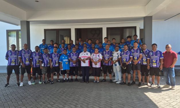 Bupati Maybrat Beri Semangat dan Motivasi kepada Tim Persemay Maybrat Jelang Pertandingan di Jember