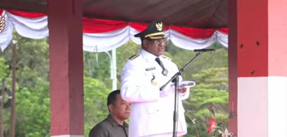 Bupati Karel Murafer Ajak Masyarakat Perkuat Persatuan pada Upacara HUT ke-17 Kabupaten Maybrat
