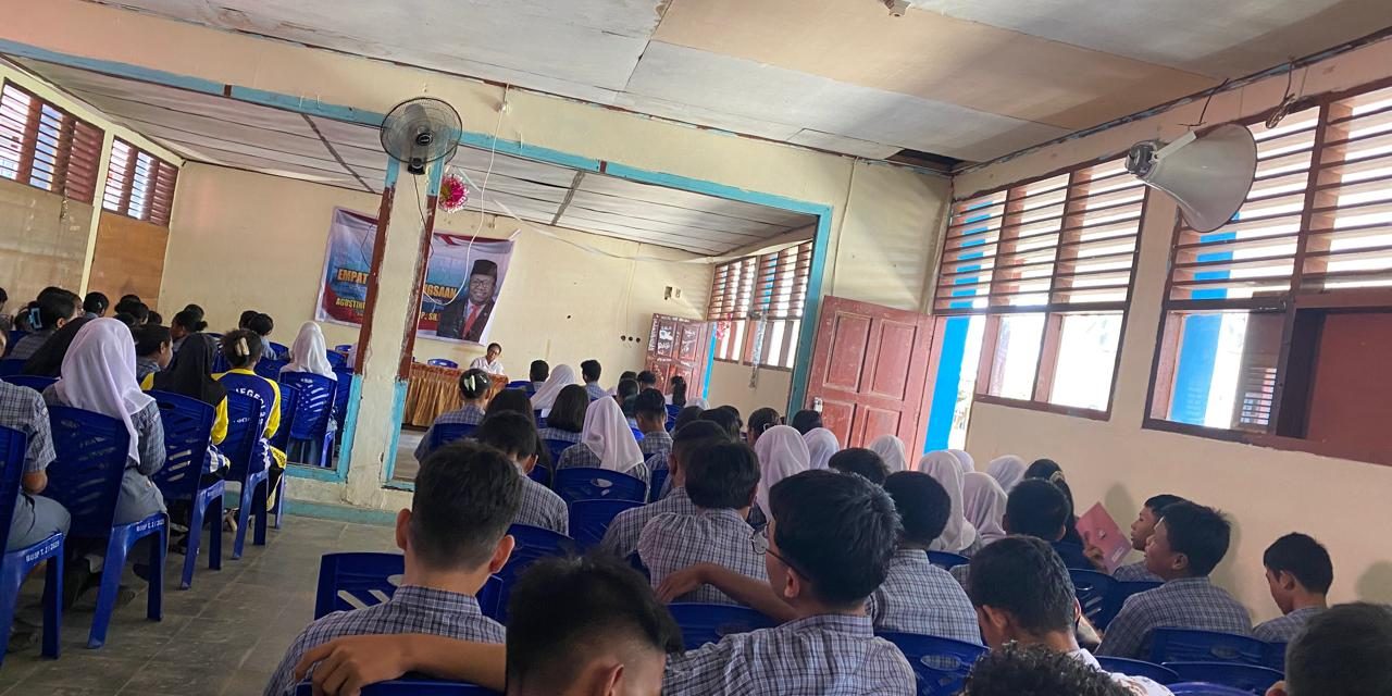 Anggota DPD RI Agustinus R Kambuaya  sosialisasi Empat Pilar kebangsaan kepada pelajar SMA Negeri 2 Sorong