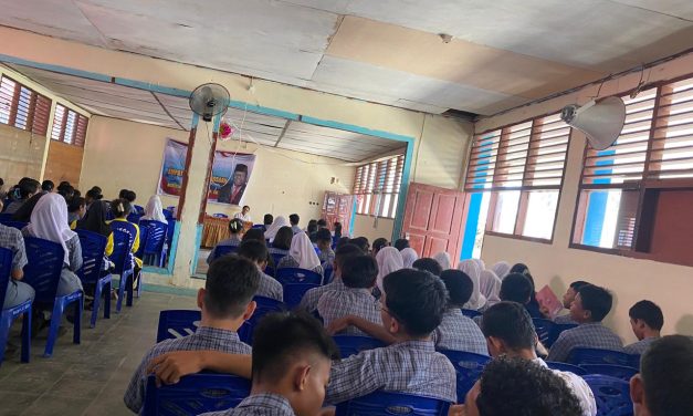 Anggota DPD RI Agustinus R Kambuaya  sosialisasi Empat Pilar kebangsaan kepada pelajar SMA Negeri 2 Sorong