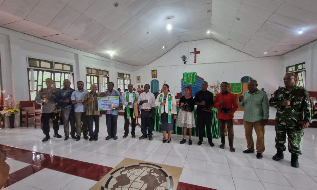 Pemkab Sorong Selatan Serahkan Bantuan Rp500 Juta untuk Pembangunan Gereja GKI Ebenheiser Mugim