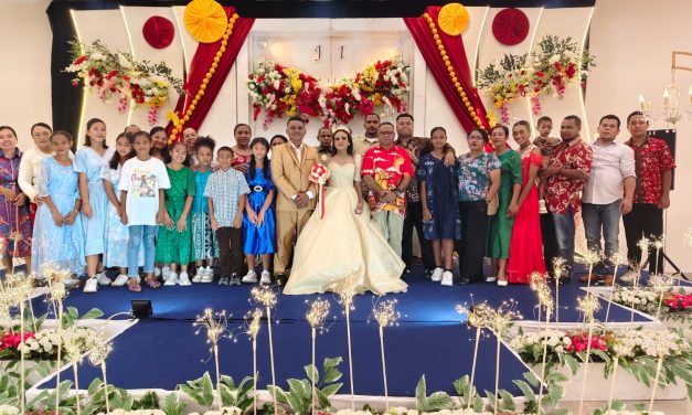 Wakil Bupati Sorong Selatan Hadiri Resepsi Pernikahan Jeffrey Hukom dan Frida Naomi Urbinas