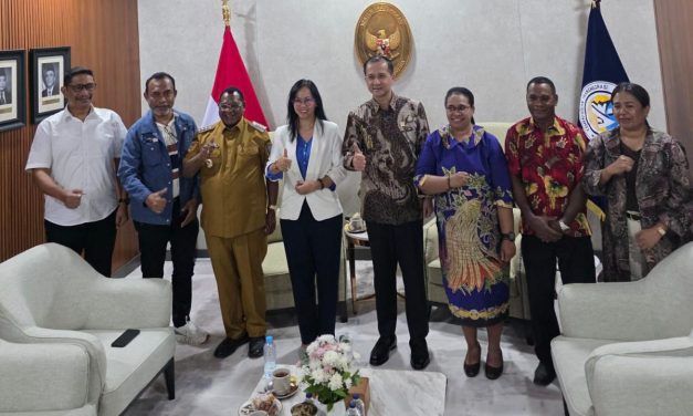 Bahas Transmigrasi Lokal, Bupati Maybrat karel Murafer Temui Menteri Transmigrasi di Jakarta