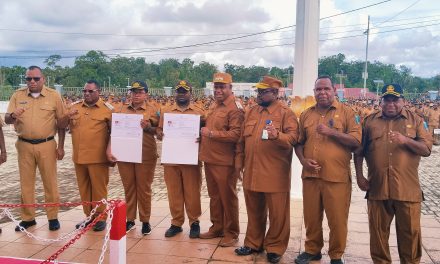 Bupati Maybrat Serahkan SK Latsar CPNS Formasi 2021 Secara Simbolis