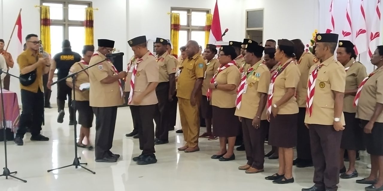 Bupati Maybrat Karel Murafer Lantik Ketua Kwarcab dan Pengurus Gerakan Pramuka Maybrat