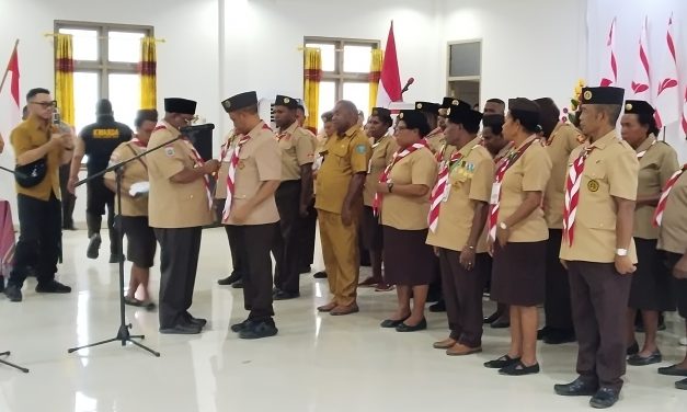 Bupati Maybrat Karel Murafer Lantik Ketua Kwarcab dan Pengurus Gerakan Pramuka Maybrat