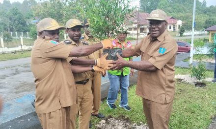 DLH Maybrat Gelar Kegiatan Pelestarian Lingkungan di Distrik Ayamaru dan SMP Negeri 3 Ayamaru Selatan
