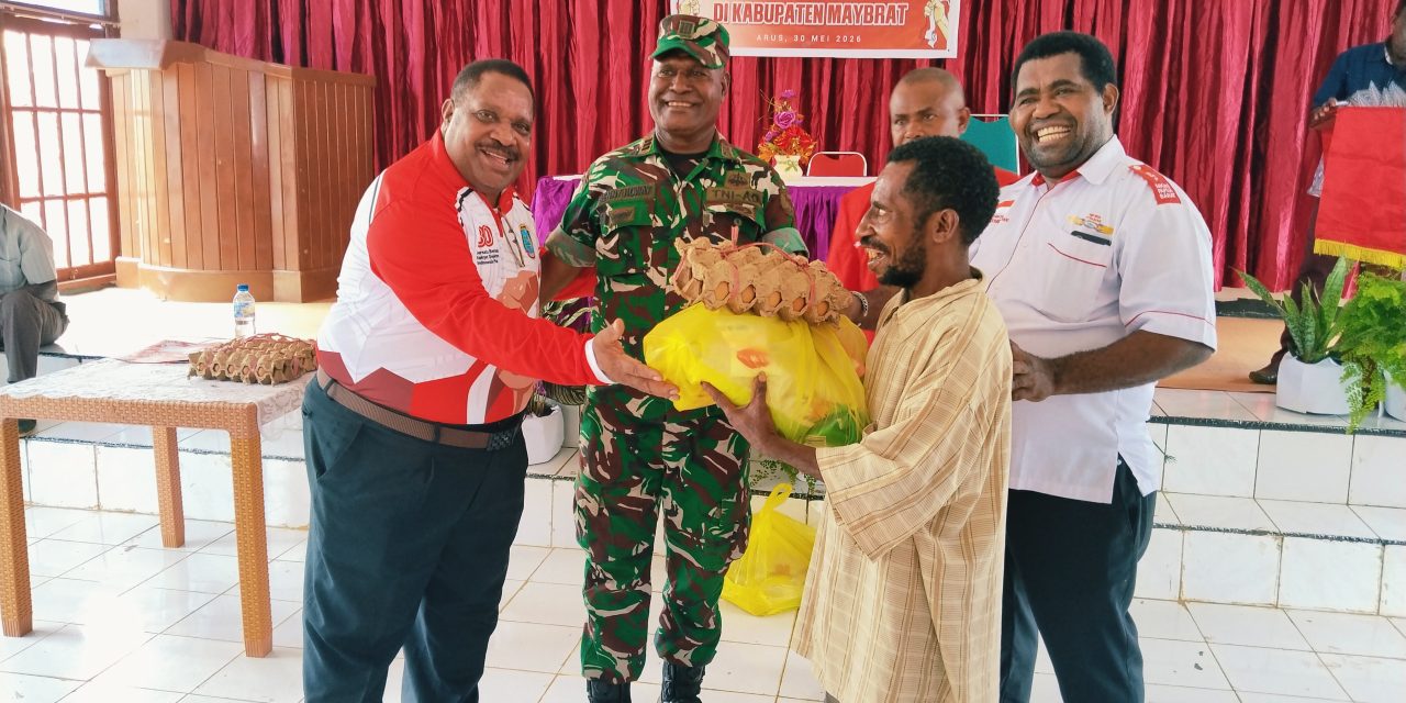BMP-RI Papua Barat Daya Serahkan Bantuan Sembako kepada Masyarakat Maybrat