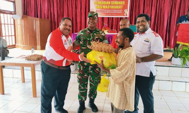 BMP-RI Papua Barat Daya Serahkan Bantuan Sembako kepada Masyarakat Maybrat