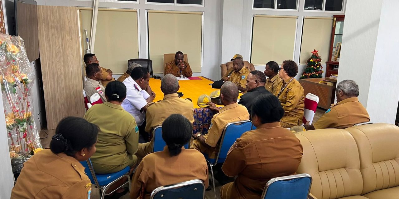 Sekda Maybrat Pimpin Rapat Bersama Pimpinan OPD Bahas Tindak Lanjut Temuan BPK RI