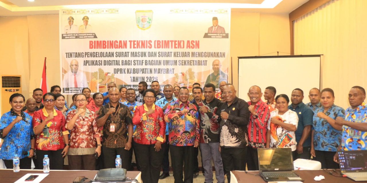 Bupati Maybrat karel Murafer Buka Bimtek Pengelolaan Surat Digital bagi Staf Sekretariat DPRK Maybrat