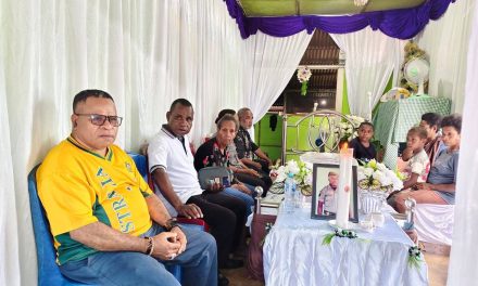 Wakil Bupati Sorong Selatan Yohan Bodory Sampaikan Duka Cita atas Wafatnya Yermias Dedaida