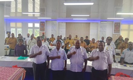 Asisten I Setda Maybrat Resmi Buka Sosialisasi Administrasi Kependudukan dan Pencatatan Sipil di di wilayah Aifat raya