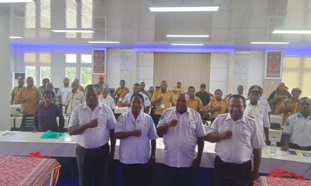Asisten I Setda Maybrat Resmi Buka Sosialisasi Administrasi Kependudukan dan Pencatatan Sipil di di wilayah Aifat raya
