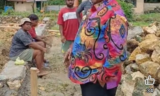 Bupati Maybrat karel Murafer Tinjau Lokasi Pembangunan Indomaret di Kumurkek