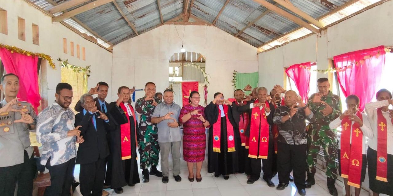 Wakil Bupati Sorong Selatan Yohan Bodory Hadiri Pentabisan dan Peresmian Gedung Gereja  Jemaat GKI Niniwe Seberai klasis Imeko, Ajak Jemaat Perkuat Iman dan Persatuan