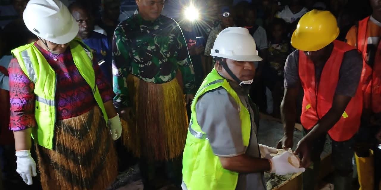 Wabup Sorong Selatan menghadiri peletakkan Batu Pertama Pembangunan Kampung Nelayan Merah Putih di Distrik Konda