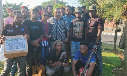Wakil Bupati Sorong Selatan, Yohan Bodory Menunjukkan Kepeduliannya Terhadap Mahasiswa Asal Papua Di Kota Semarang