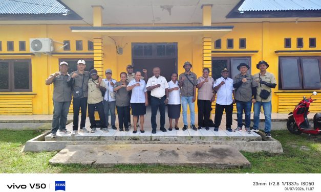 Dispenda Maybrat Lakukan Pengukuran Rumah Warga di Kelurahan Ayamaru untuk Pendataan PBB