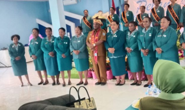 Bupati Maybrat Lantik Ketua TP PKK Distrik, Ketua Pembina Posyandu dan Bunda PAUD se-Kabupaten Maybrat