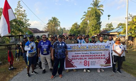 Semarak HUT ke-81 RI, Bupati Karel Murafer Lepas Jalan Santai di Ayamaru Utara