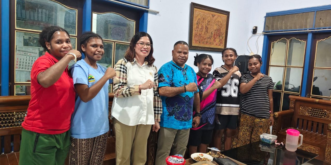 Wakil Bupati Sorong Selatan Tinjau Siswa Papua di SMA Negeri 2 Demak, Ajak Semua Pihak Dukung Pendidikan Anak Daerah