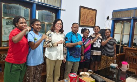 Wakil Bupati Sorong Selatan Tinjau Siswa Papua di SMA Negeri 2 Demak, Ajak Semua Pihak Dukung Pendidikan Anak Daerah