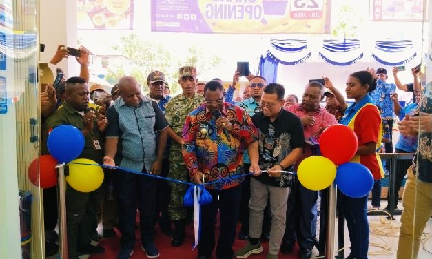 Bupati Karel Murafer Resmikan Gerai Perdana Indomaret di Maybrat, Tonggak Baru Pertumbuhan Ekonomi Daerah