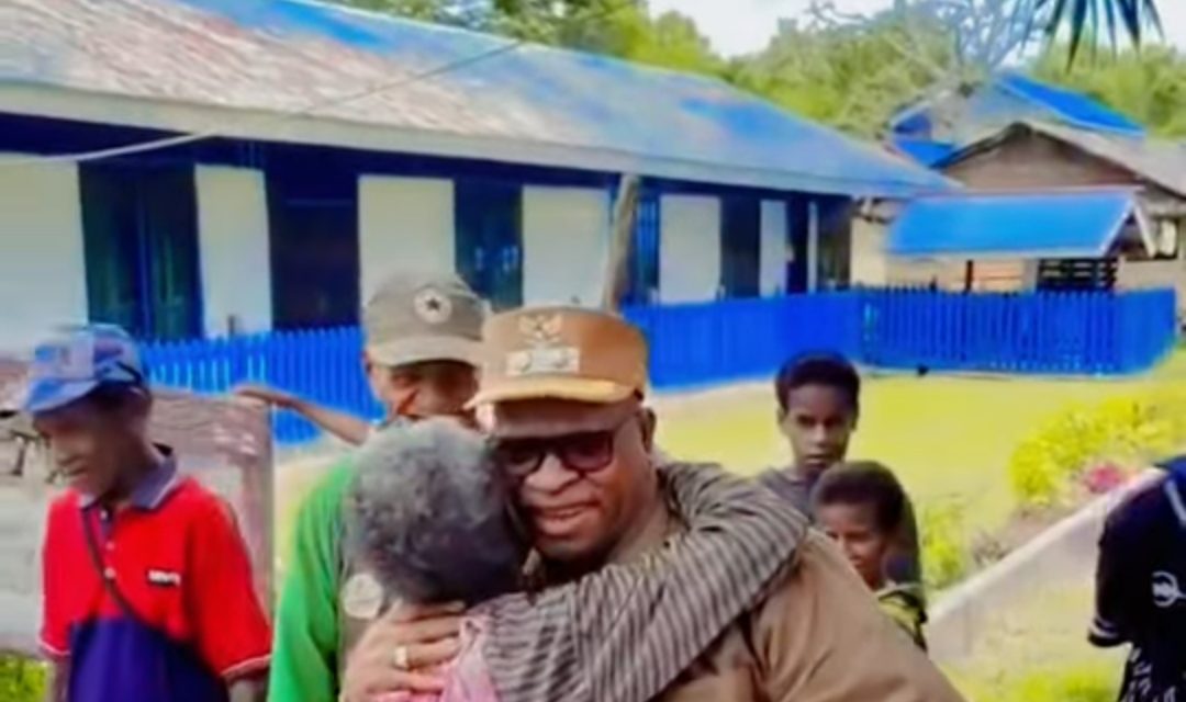 Wakil Bupati Sorong Selatan Yohan Bodory Bertemu Mama Piara Di Kokoda Utara