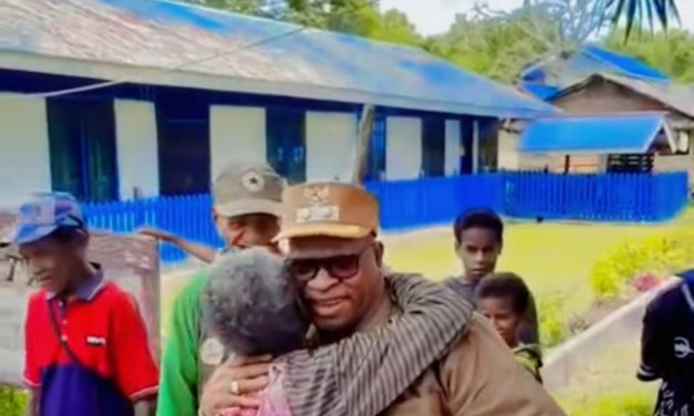 Wakil Bupati Sorong Selatan Yohan Bodory Bertemu Mama Piara Di Kokoda Utara