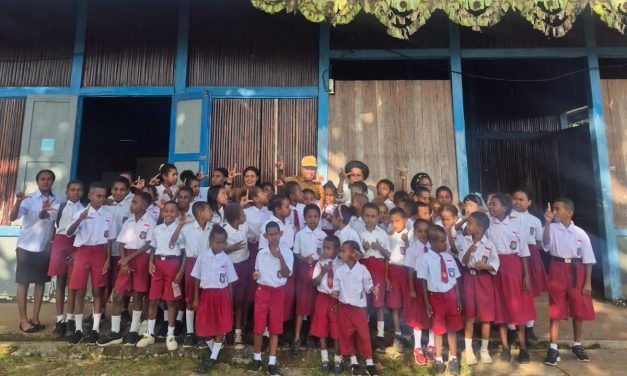 Kadis Pendidikan Maybrat Sidak Dua Sekolah di Ayamaru, Soroti Disiplin Guru dan Manajemen Sekolah