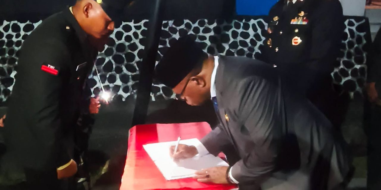 Wakil Bupati Sorong Selatan Hadiri Apel Kehormatan dan Renungan Suci di Taman Makam Pahlawan