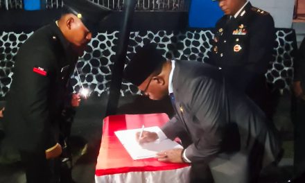 Wakil Bupati Sorong Selatan Hadiri Apel Kehormatan dan Renungan Suci di Taman Makam Pahlawan