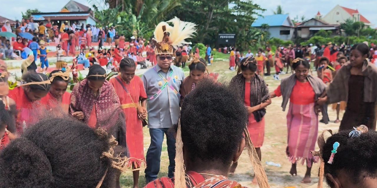 Parade Budaya Sorong Selatan, Wabup Yohan Bodory Tekankan Pentingnya Menjaga Warisan Budaya Papua