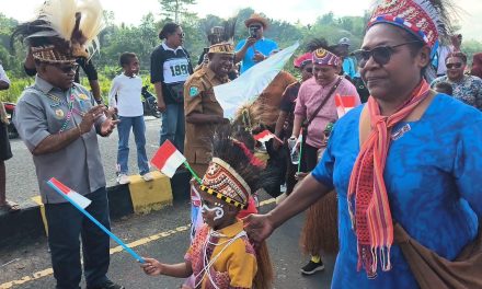 Wakil Bupati Sorong Selatan Buka dan Lepas Peserta Parade Budaya, Tegaskan Pentingnya Pelestarian Warisan Leluhur