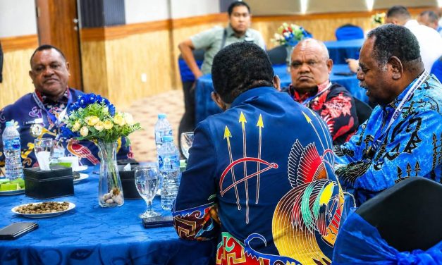 Bupati Maybrat Karel Murafer Hadiri RUPSLB PT Bank Pembangunan Daerah Papua Tahun 2026