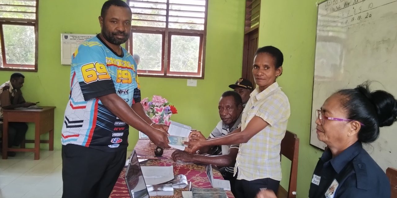 Naftali Kambu Apresiasi Perjuangan Anggota DPR RI Riko Sia untuk Program PIP di Maybrat