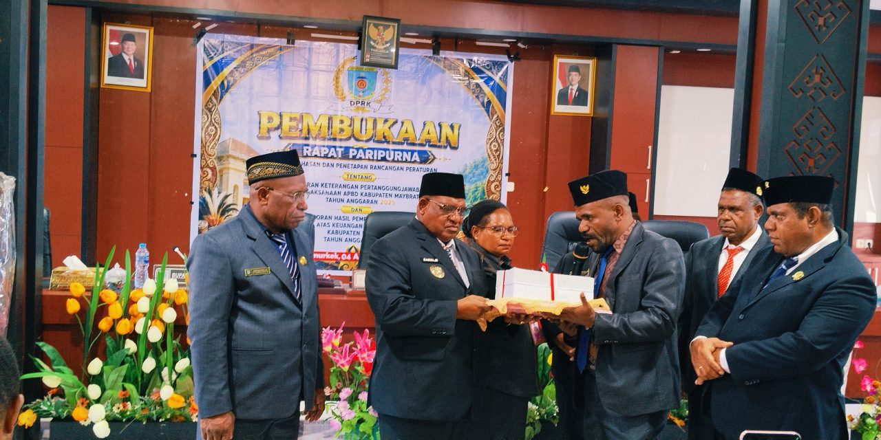 Bupati Maybrat Karel Murafer Serahkan LKPJ Pelaksanaan APBD 2025, Tegaskan Komitmen Transparansi dan Akuntabilitas Keuangan Daerah