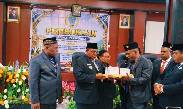 Bupati Maybrat Karel Murafer Serahkan LKPJ Pelaksanaan APBD 2025, Tegaskan Komitmen Transparansi dan Akuntabilitas Keuangan Daerah