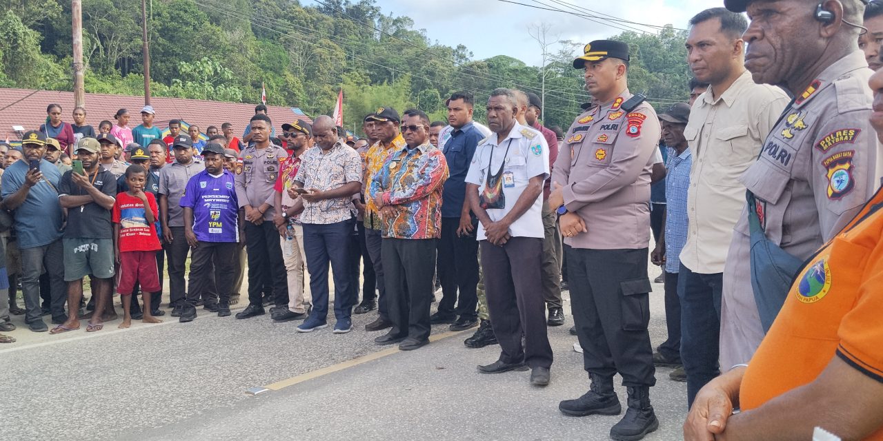 Bupati Maybrat, Dandim dan kapolresTemui Massa Aksi Penembakan di Aifat Timur, Minta Masyarakat Tetap Tenang