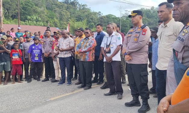 Bupati Maybrat, Dandim dan kapolresTemui Massa Aksi Penembakan di Aifat Timur, Minta Masyarakat Tetap Tenang