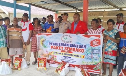 DPC BMP RI Maybrat Salurkan Bantuan Sembako bagi Lansia dan Warga Membutuhkan di Mare Selatan