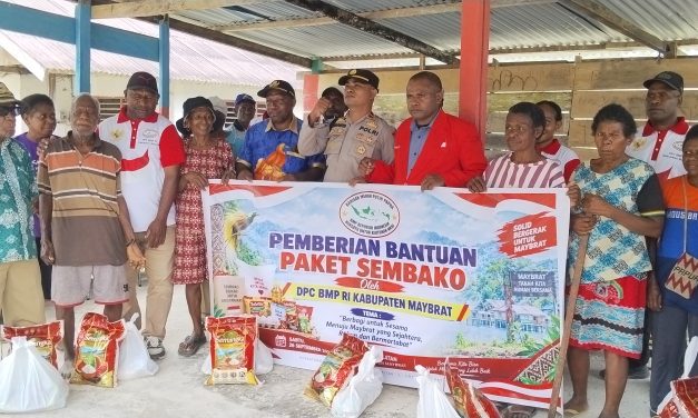 DPC BMP RI Maybrat Salurkan Bantuan Sembako bagi Lansia dan Warga Membutuhkan di Mare Selatan