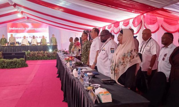 Sekda Maybrat Dampingi Penjemputan Menko Polkam RI, Bahas Stabilitas Keamanan Daerah