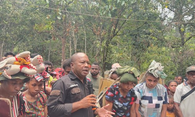 Pemkab Maybrat Bersama Komnas HAM Terima Penyerahan Diri Sembilan Warga di Aifat Selatan
